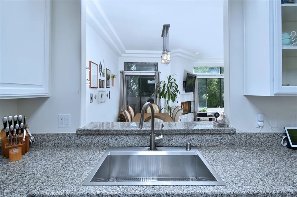 11847 Laurelwood #304 Studio City, CA 91604