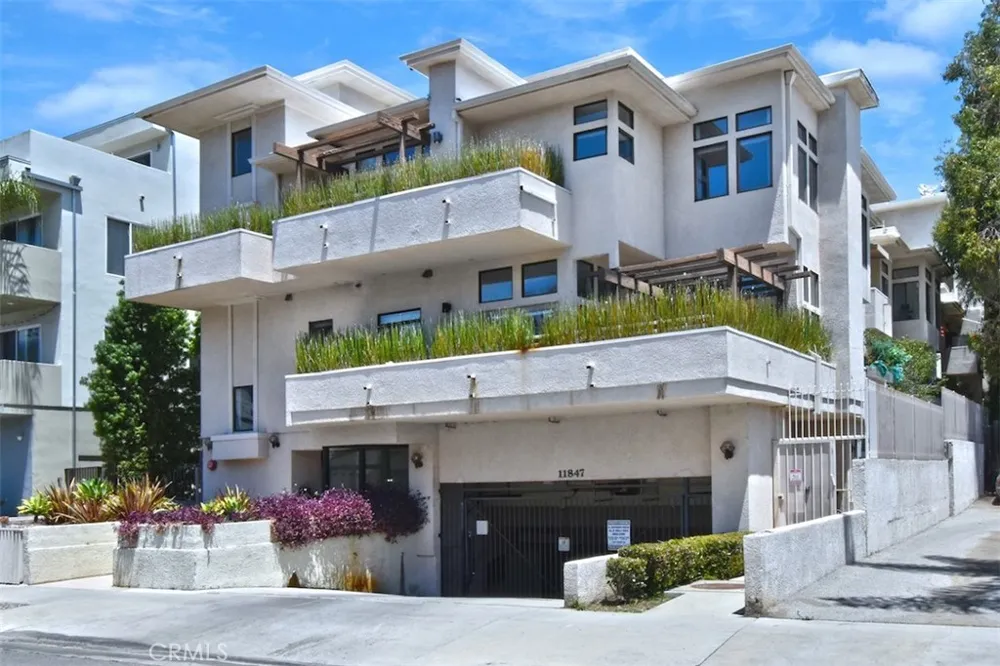 11847 Laurelwood #304 Studio City, CA 91604