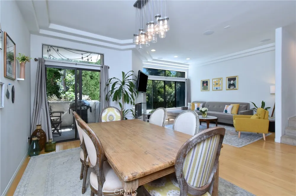 11847 Laurelwood #304 Studio City, CA 91604