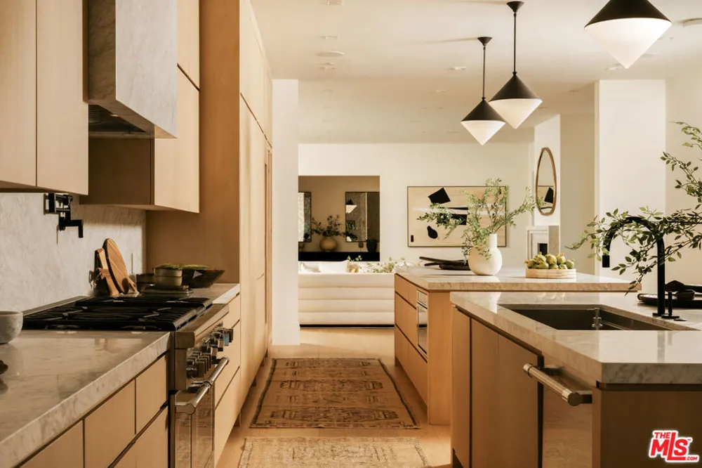 1748 Correa Way Los Angeles, CA 90049