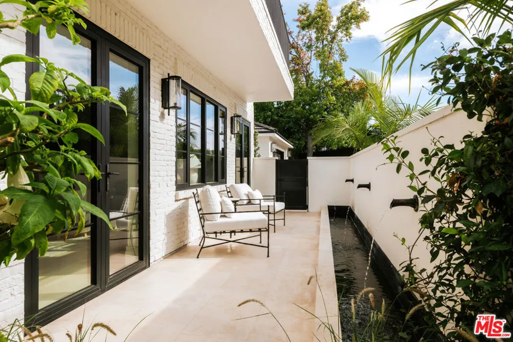 1748 Correa Way Los Angeles, CA 90049
