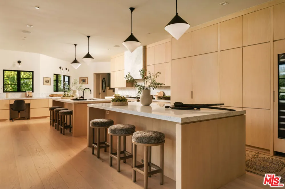 1748 Correa Way Los Angeles, CA 90049