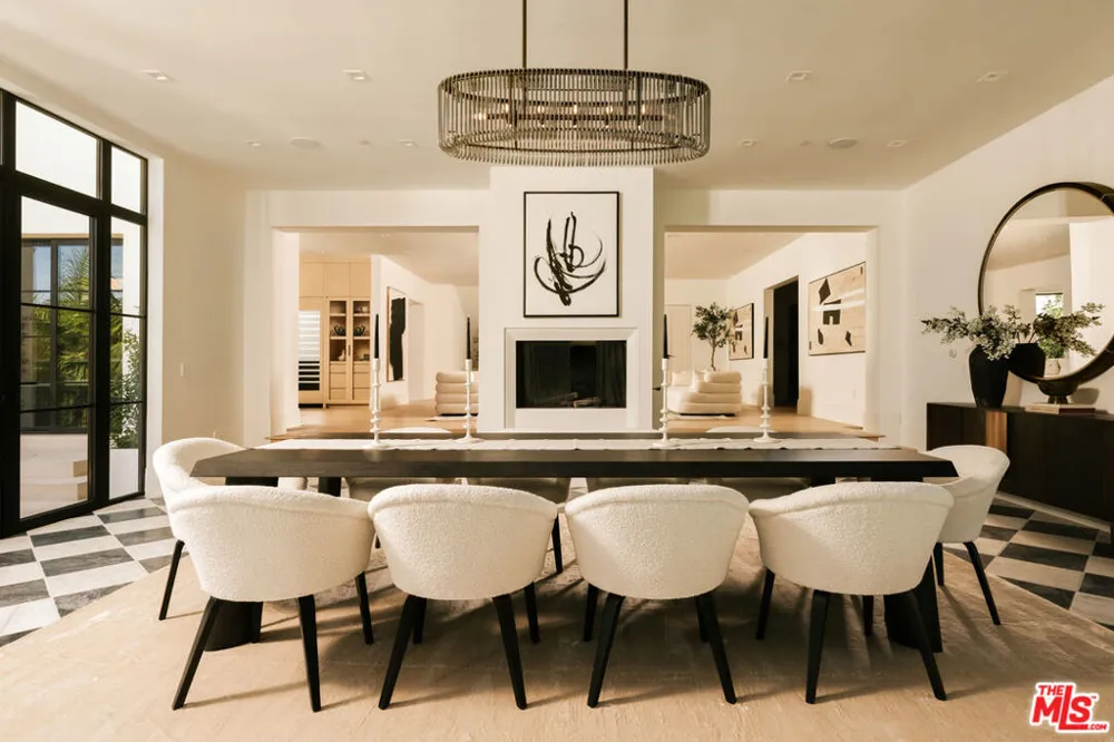 1748 Correa Way Los Angeles, CA 90049