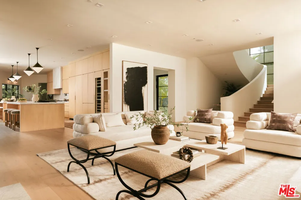 1748 Correa Way Los Angeles, CA 90049