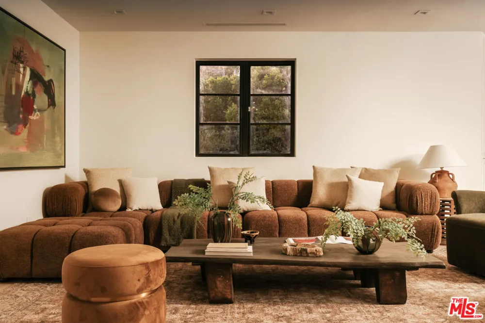 1748 Correa Way Los Angeles, CA 90049