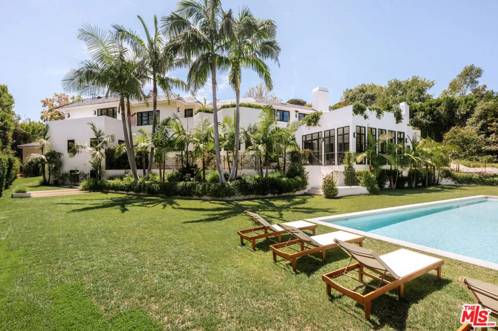 1748 Correa Way Los Angeles, CA 90049