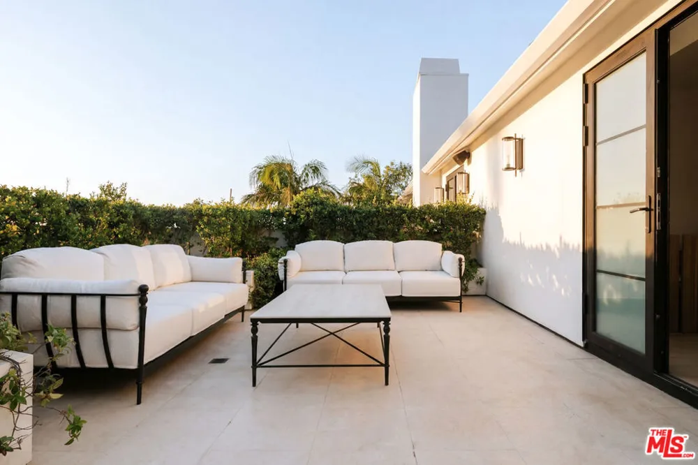 1748 Correa Way Los Angeles, CA 90049