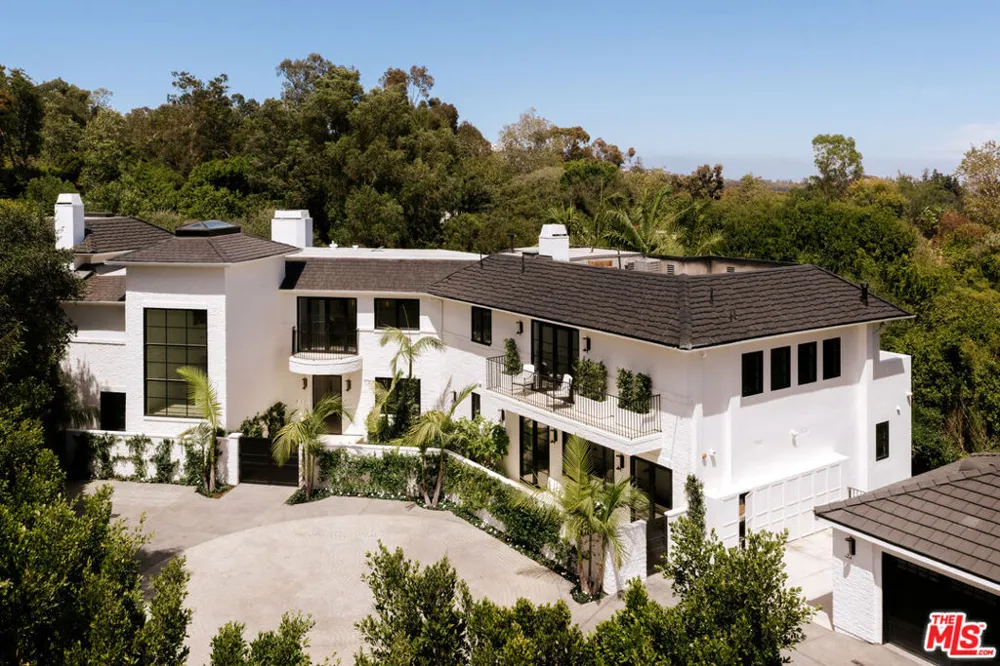 1748 Correa Way Los Angeles, CA 90049