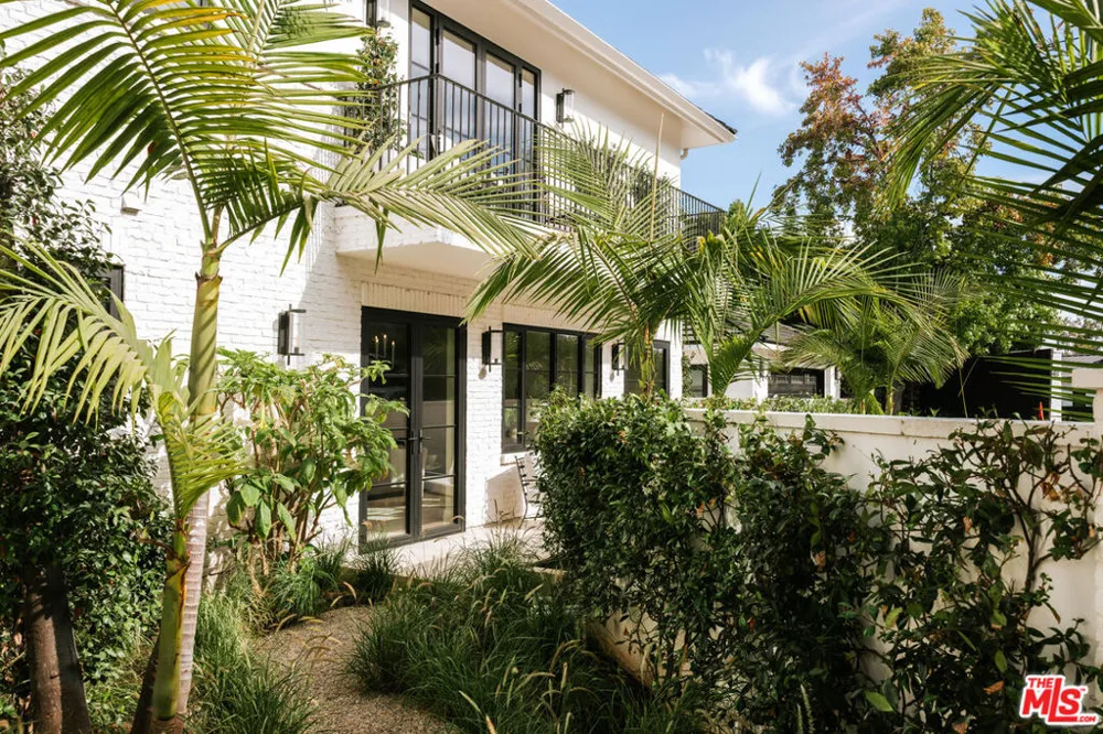 1748 Correa Way Los Angeles, CA 90049
