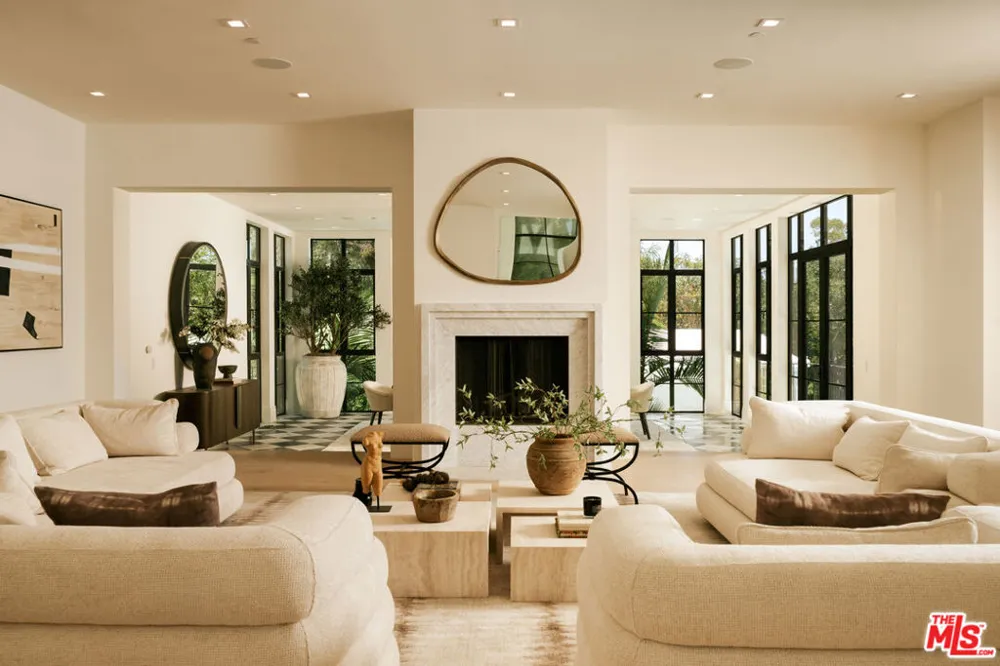 1748 Correa Way Los Angeles, CA 90049