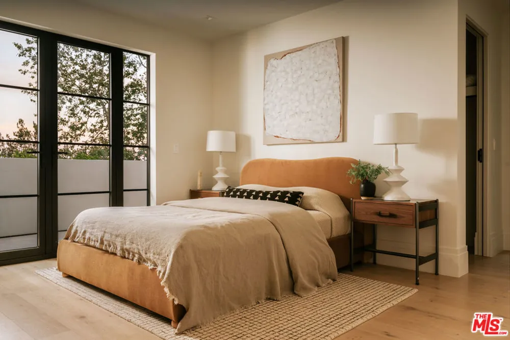 1748 Correa Way Los Angeles, CA 90049