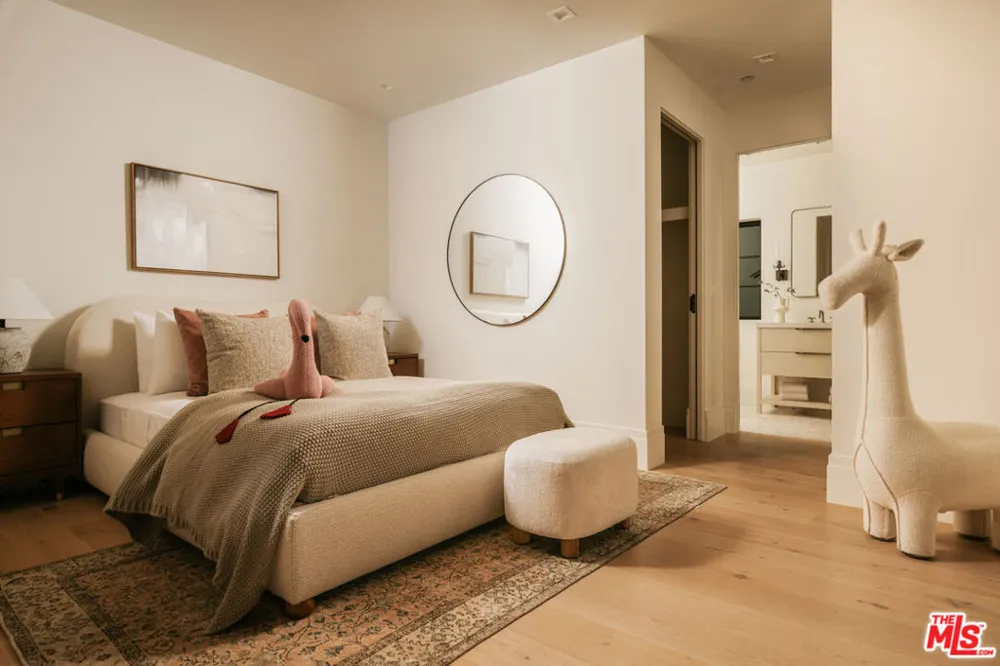 1748 Correa Way Los Angeles, CA 90049