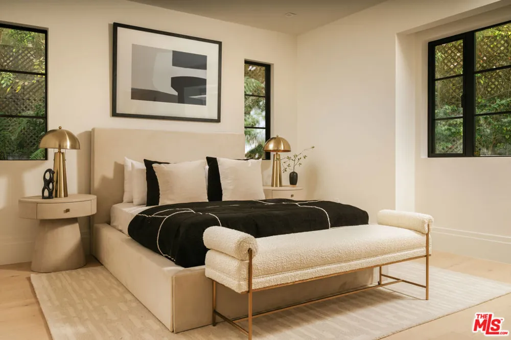 1748 Correa Way Los Angeles, CA 90049