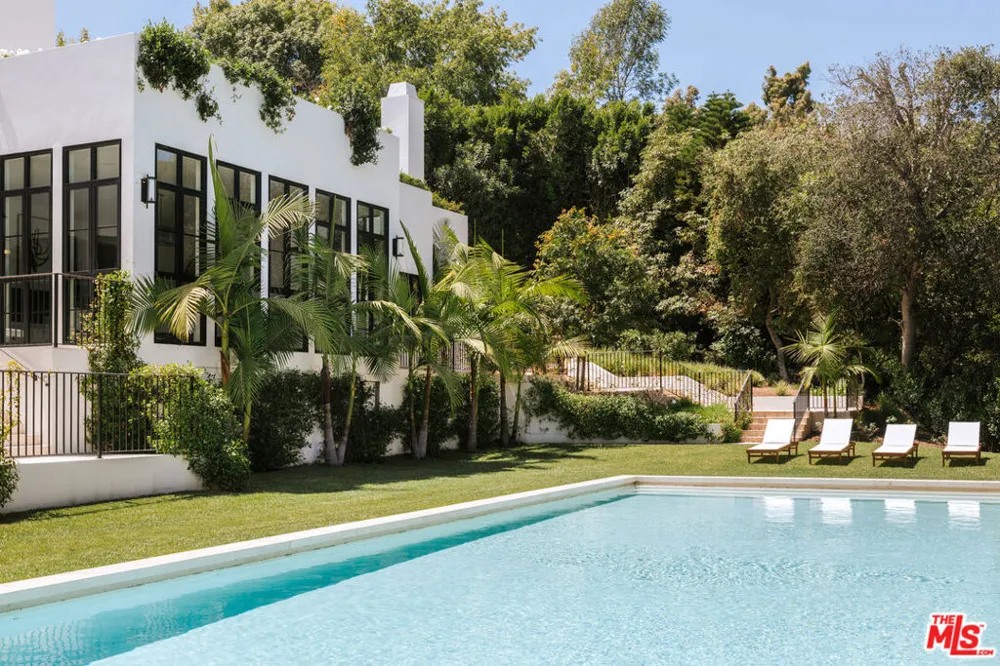 1748 Correa Way Los Angeles, CA 90049