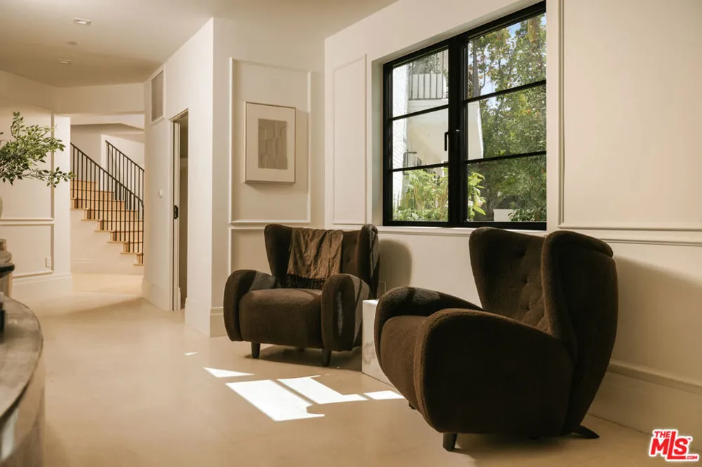 1748 Correa Way Los Angeles, CA 90049
