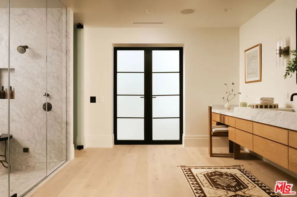 1748 Correa Way Los Angeles, CA 90049