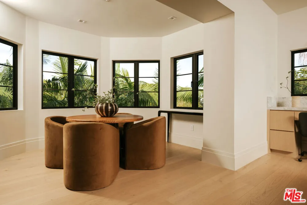 1748 Correa Way Los Angeles, CA 90049