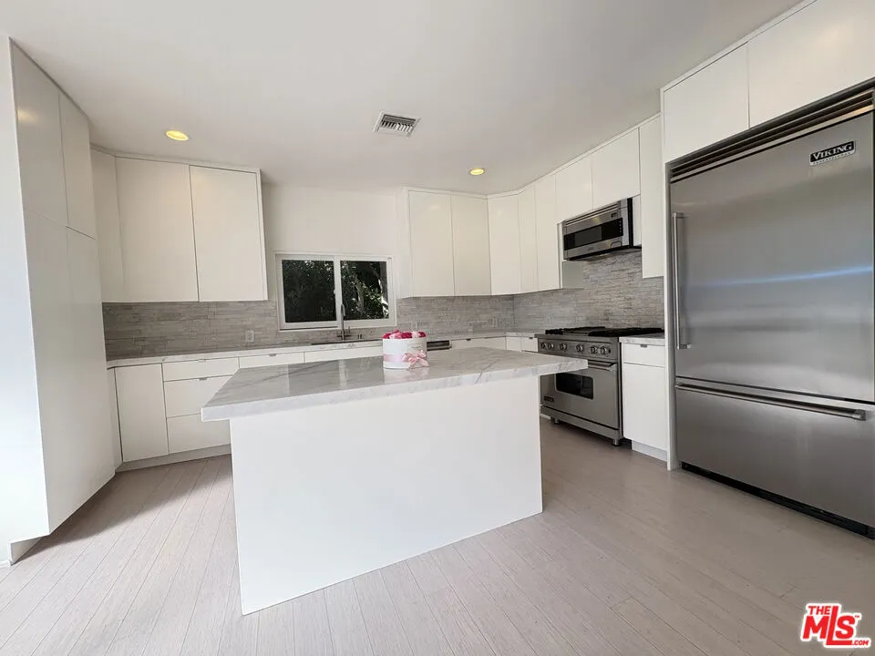 30370 Morning View Drive Malibu, CA 90265