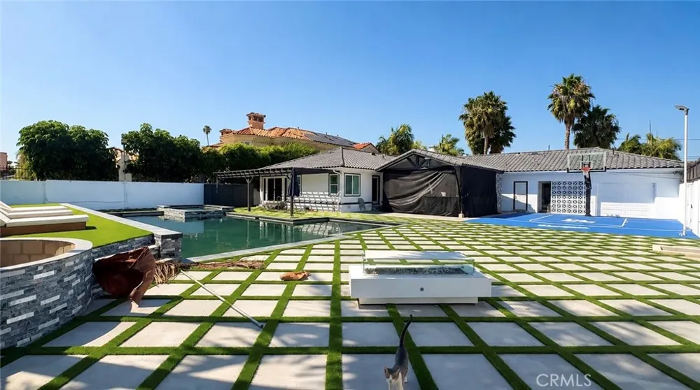 8346 Lexington Downey, CA 90241