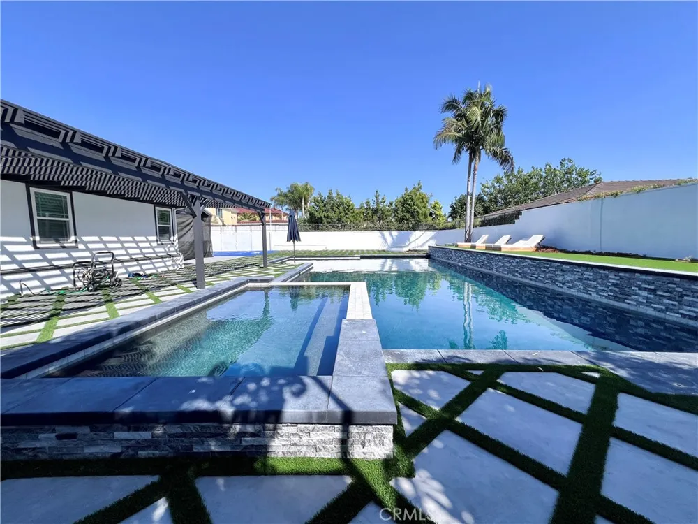 8346 Lexington Downey, CA 90241