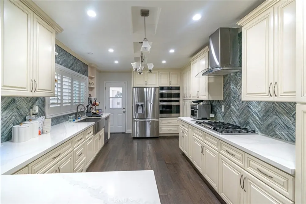 8346 Lexington Downey, CA 90241