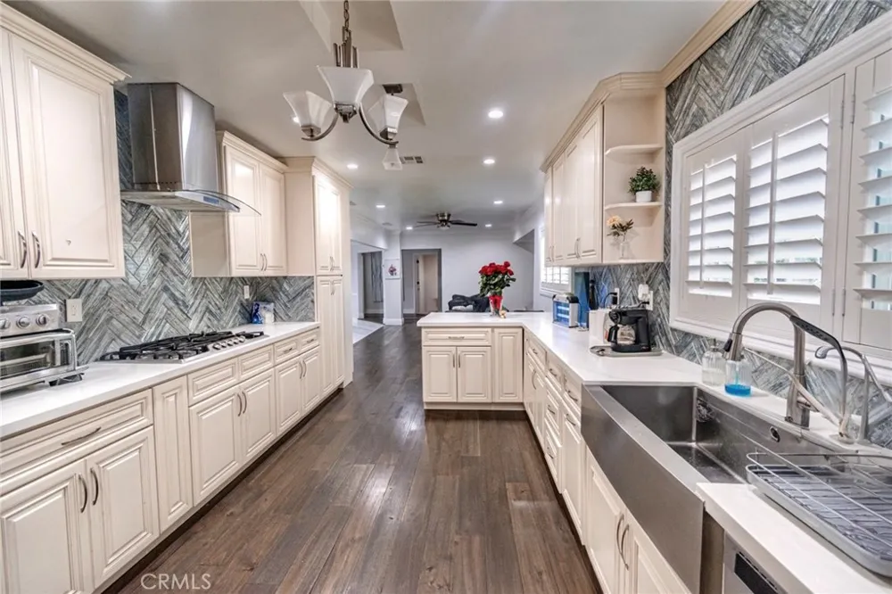 8346 Lexington Downey, CA 90241