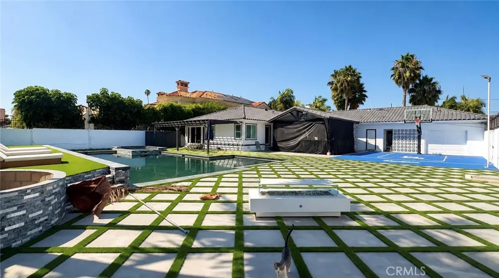 8346 Lexington Downey, CA 90241