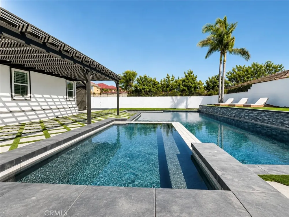 8346 Lexington Downey, CA 90241