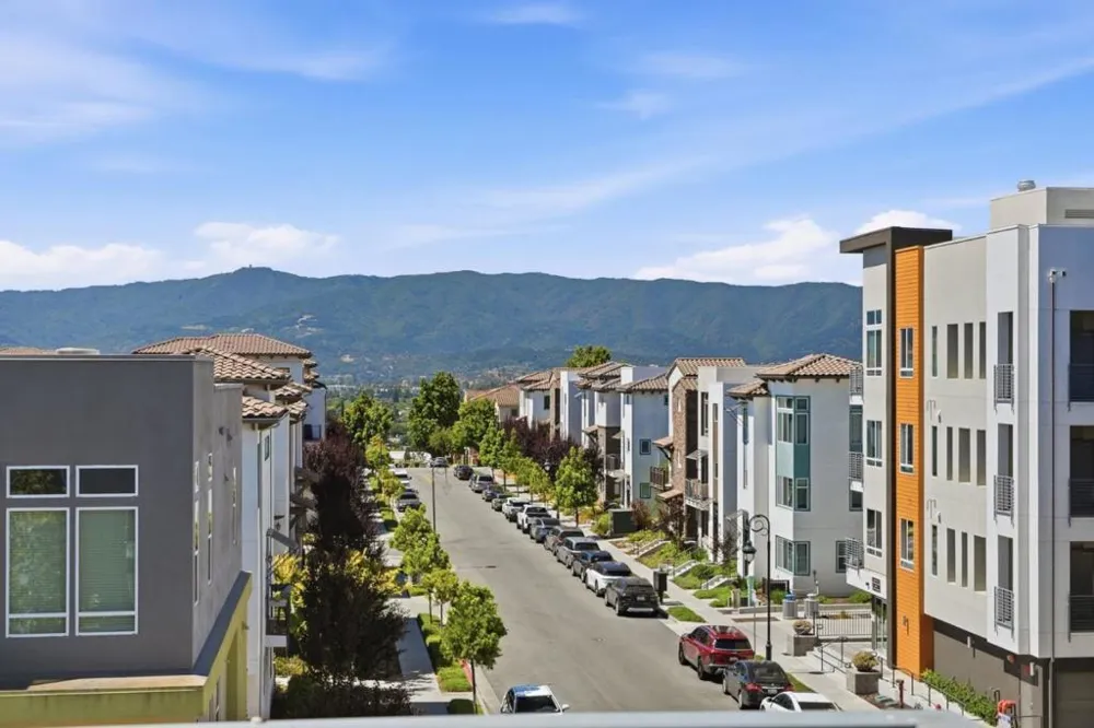 287 Llano De Los Robles Avenue #9 San Jose, CA 95136