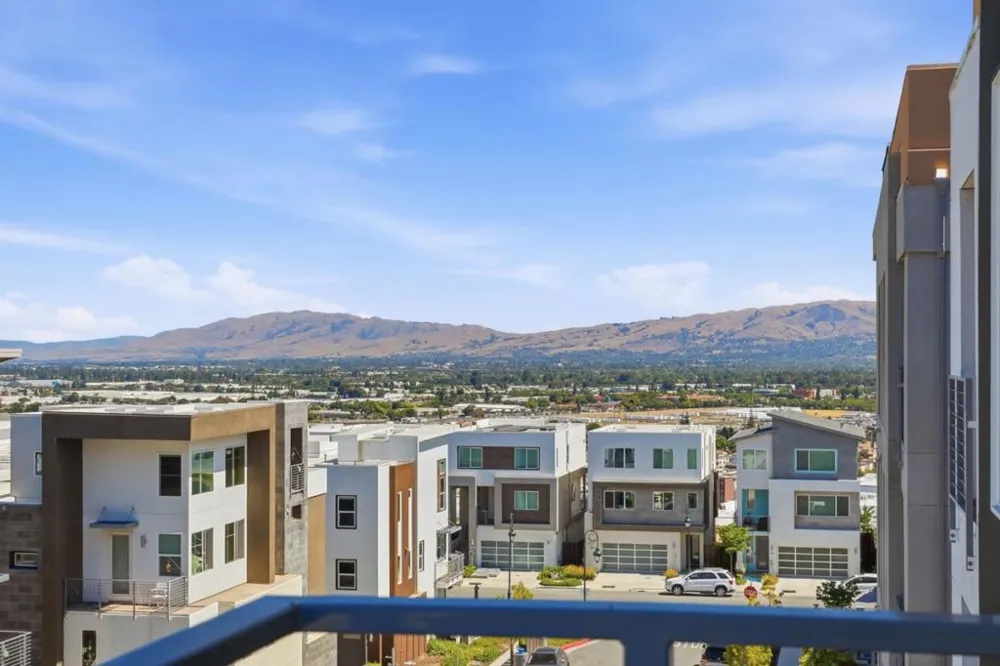 287 Llano De Los Robles Avenue #9 San Jose, CA 95136