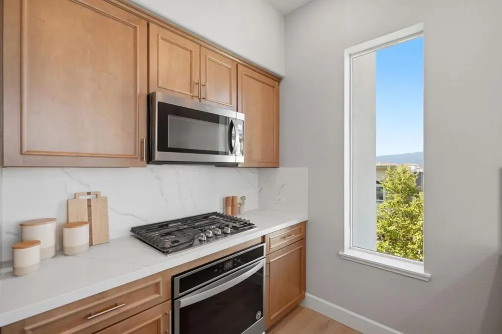 287 Llano De Los Robles Avenue #9 San Jose, CA 95136