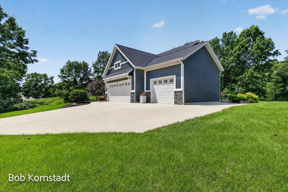8059 Buttrick Ridge Trail SE Alto, MI 49302