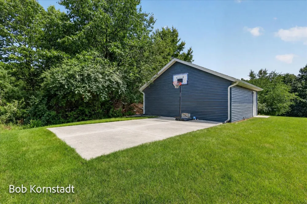 8059 Buttrick Ridge Trail SE Alto, MI 49302