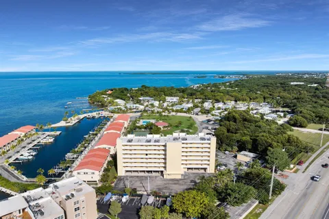 88540 Overseas Highway #304