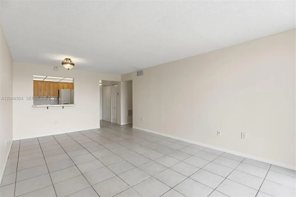10425 SW 112th Ave #302 Miami, FL 33176