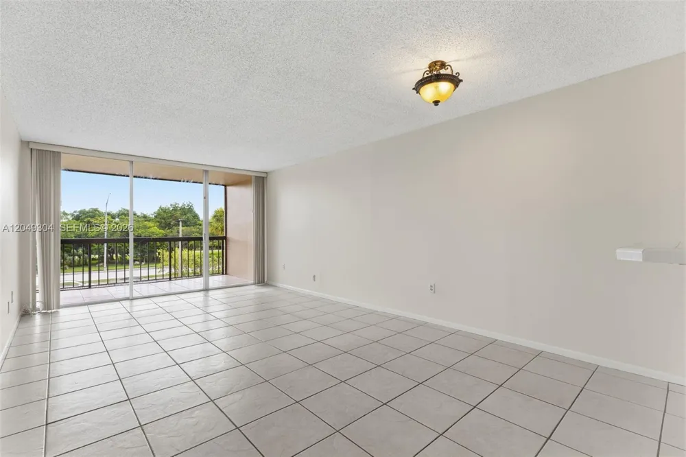 10425 SW 112th Ave #302 Miami, FL 33176