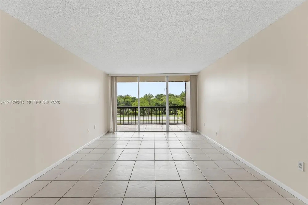 10425 SW 112th Ave #302 Miami, FL 33176