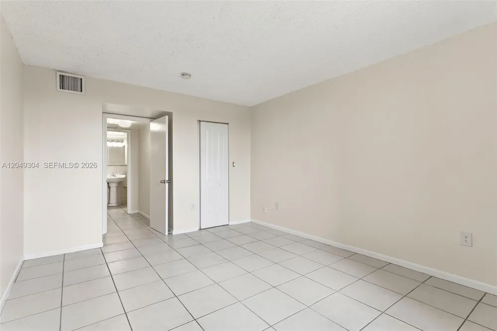 10425 SW 112th Ave #302 Miami, FL 33176