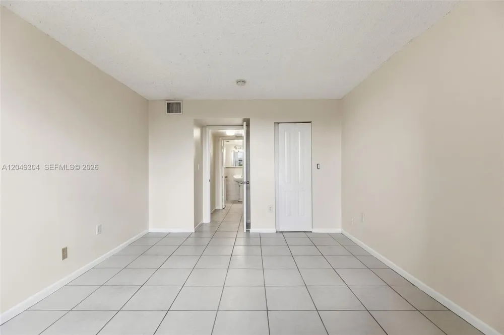 10425 SW 112th Ave #302 Miami, FL 33176