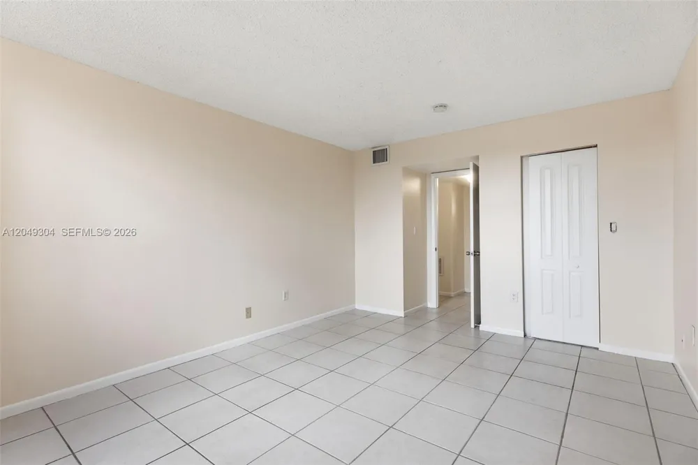 10425 SW 112th Ave #302 Miami, FL 33176