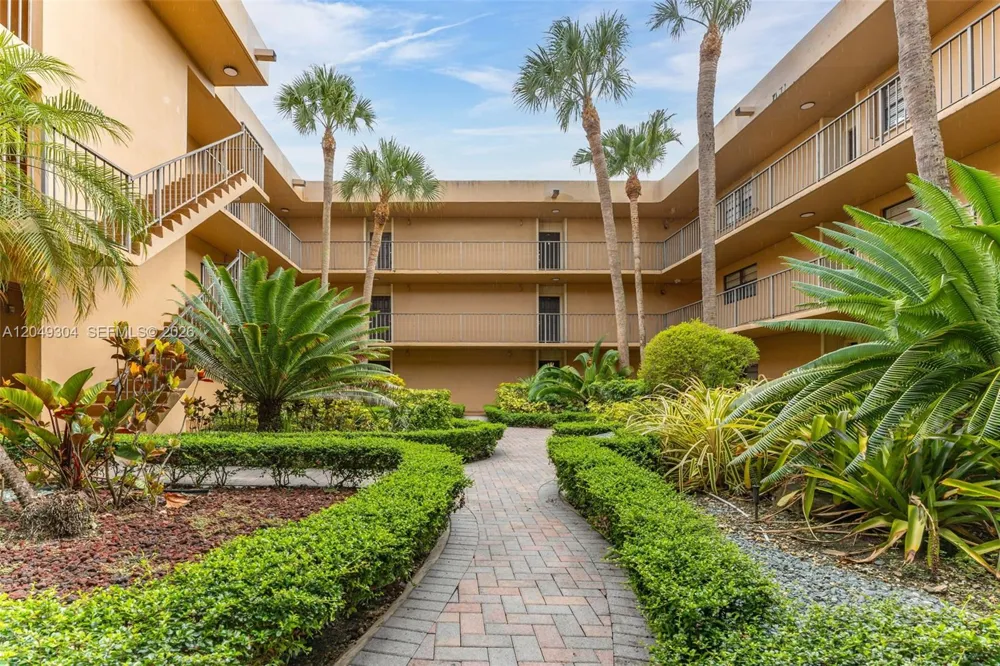 10425 SW 112th Ave #302 Miami, FL 33176