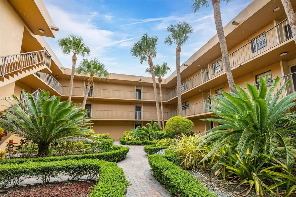 10425 SW 112th Ave #302 Miami, FL 33176