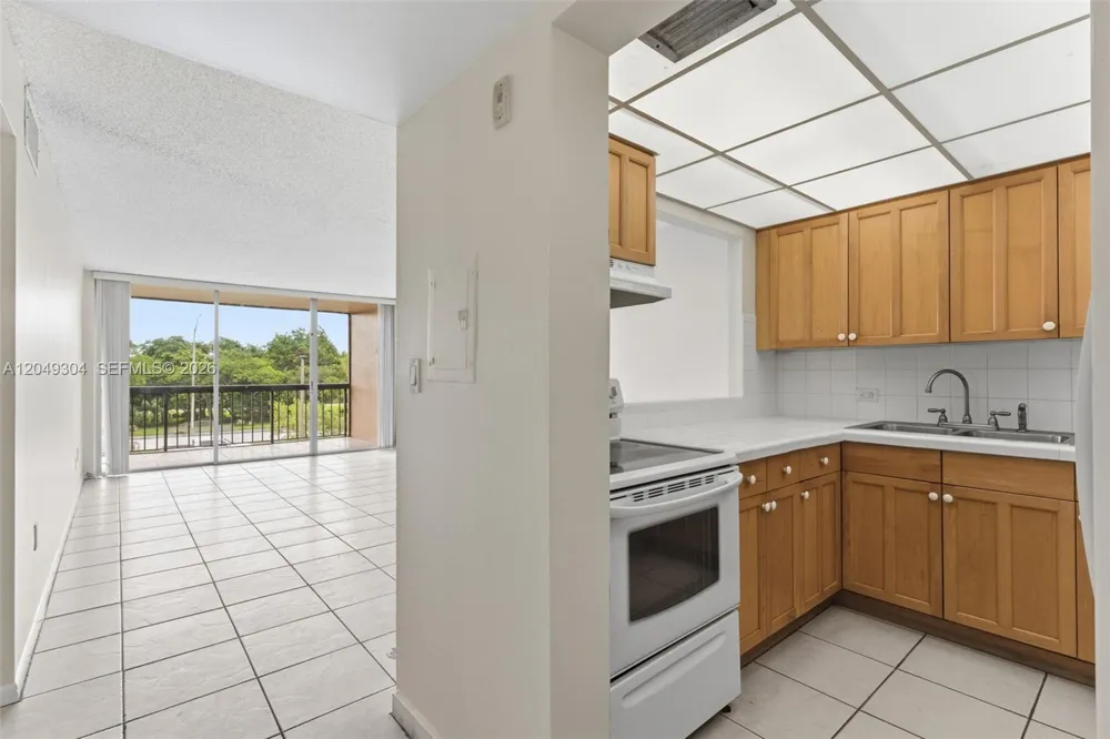 10425 SW 112th Ave #302 Miami, FL 33176