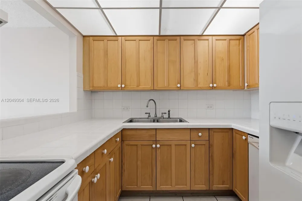 10425 SW 112th Ave #302 Miami, FL 33176