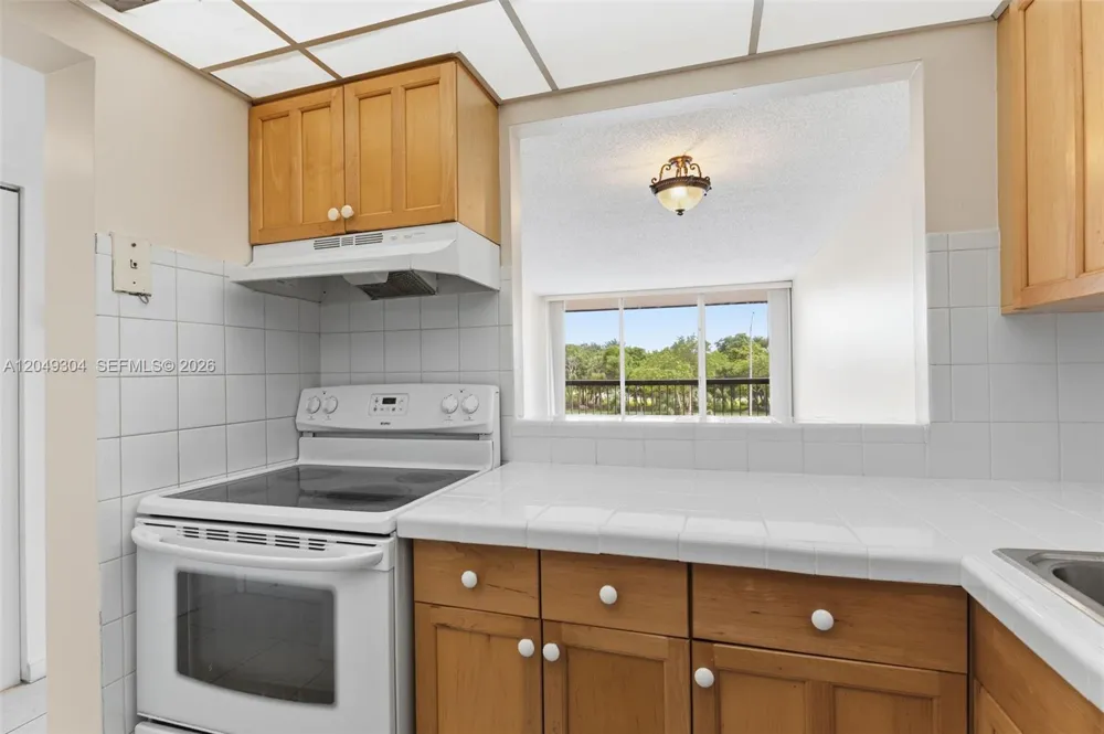 10425 SW 112th Ave #302 Miami, FL 33176