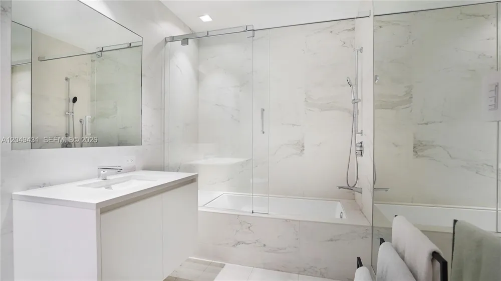 1000 Biscayne Blvd #4401 Miami, FL 33132