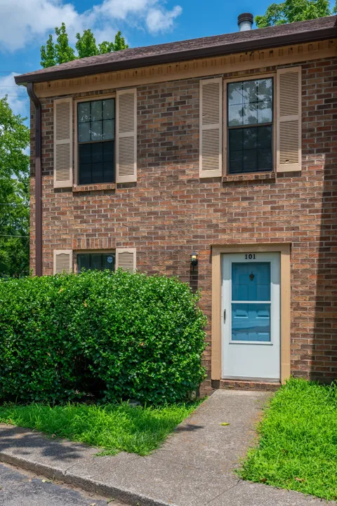101 Coventry Woods Dr