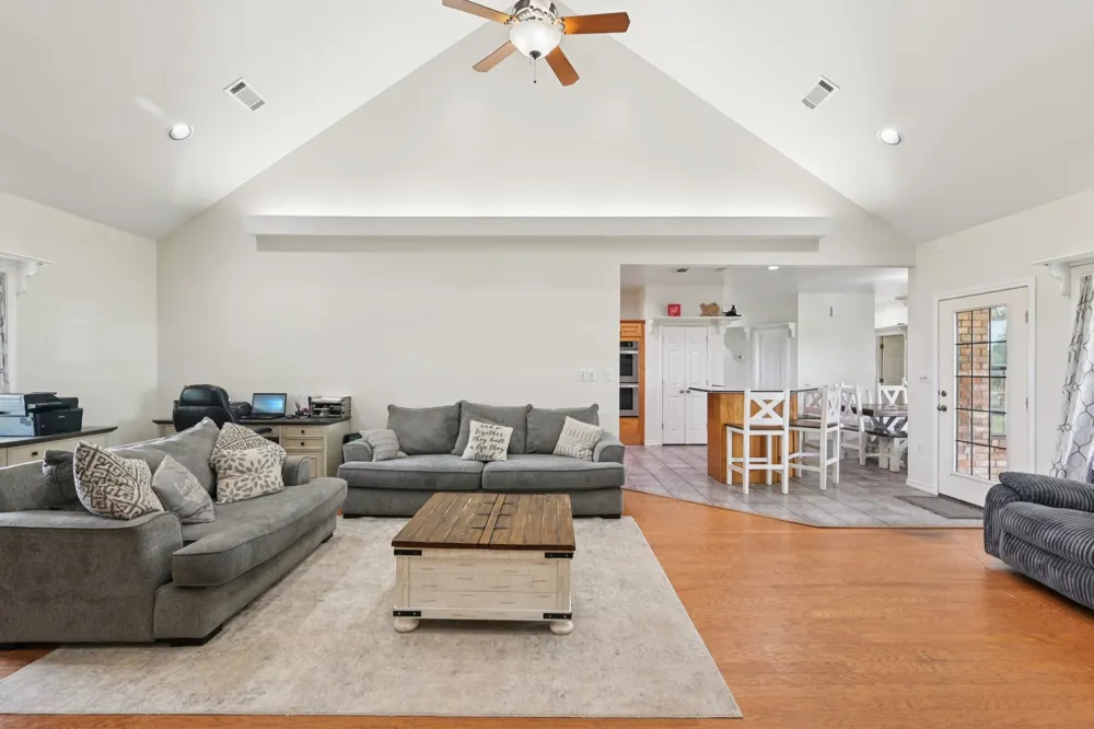 1143 RS County Road 2300 Emory, TX 75440