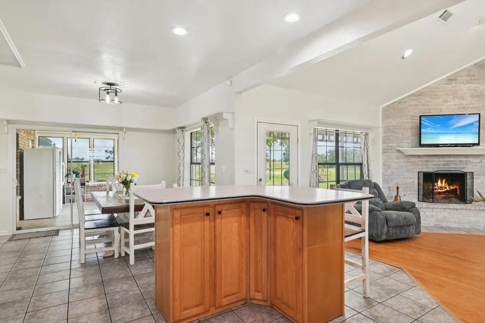 1143 RS County Road 2300 Emory, TX 75440
