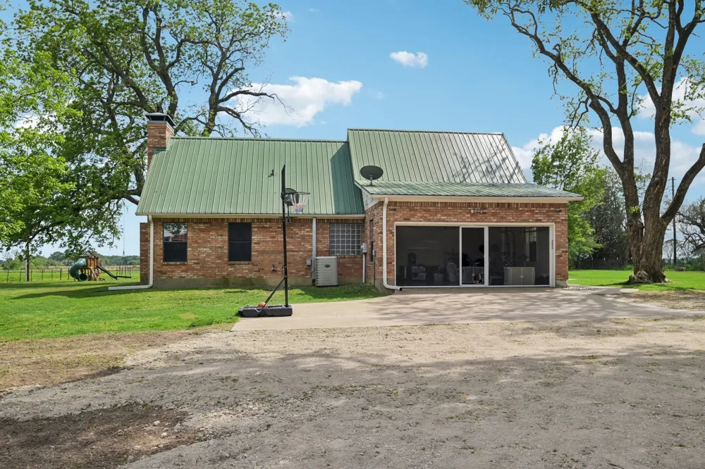 1143 RS County Road 2300 Emory, TX 75440